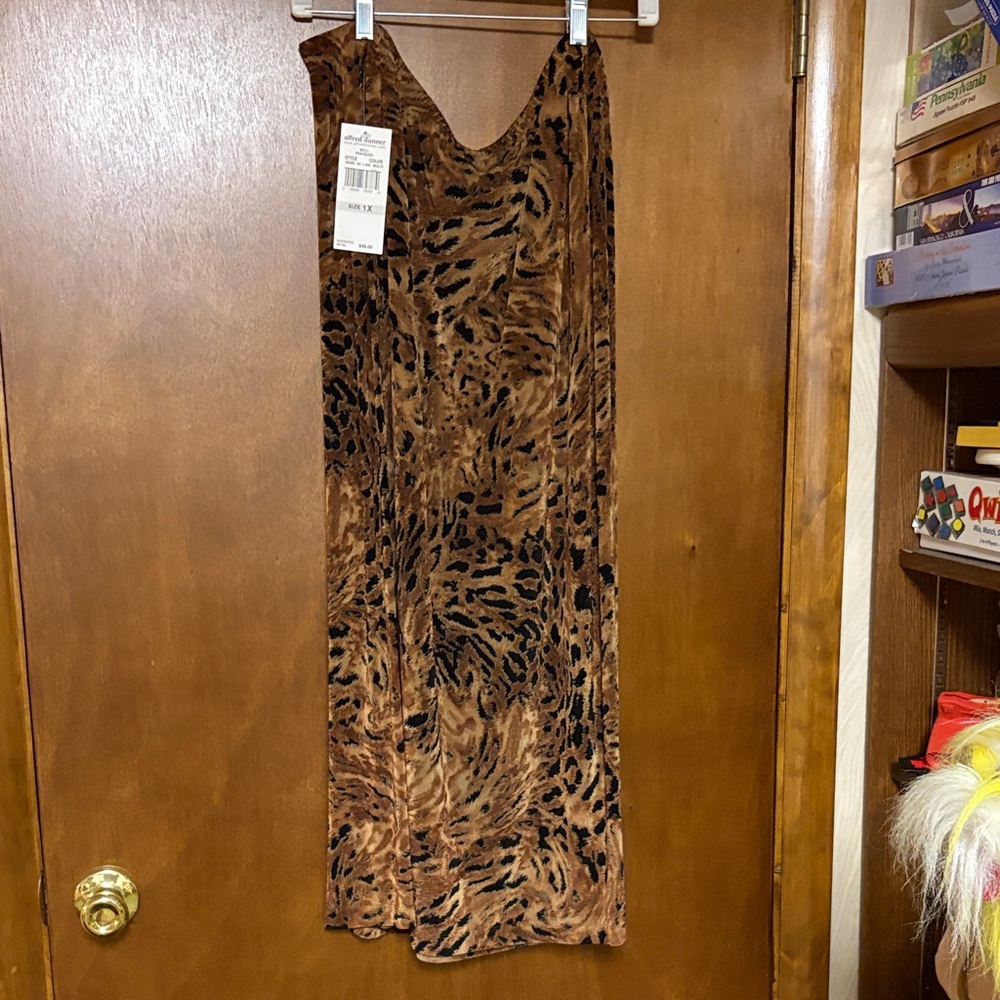 Long animal print spandex skirt great for travel no wrinkles